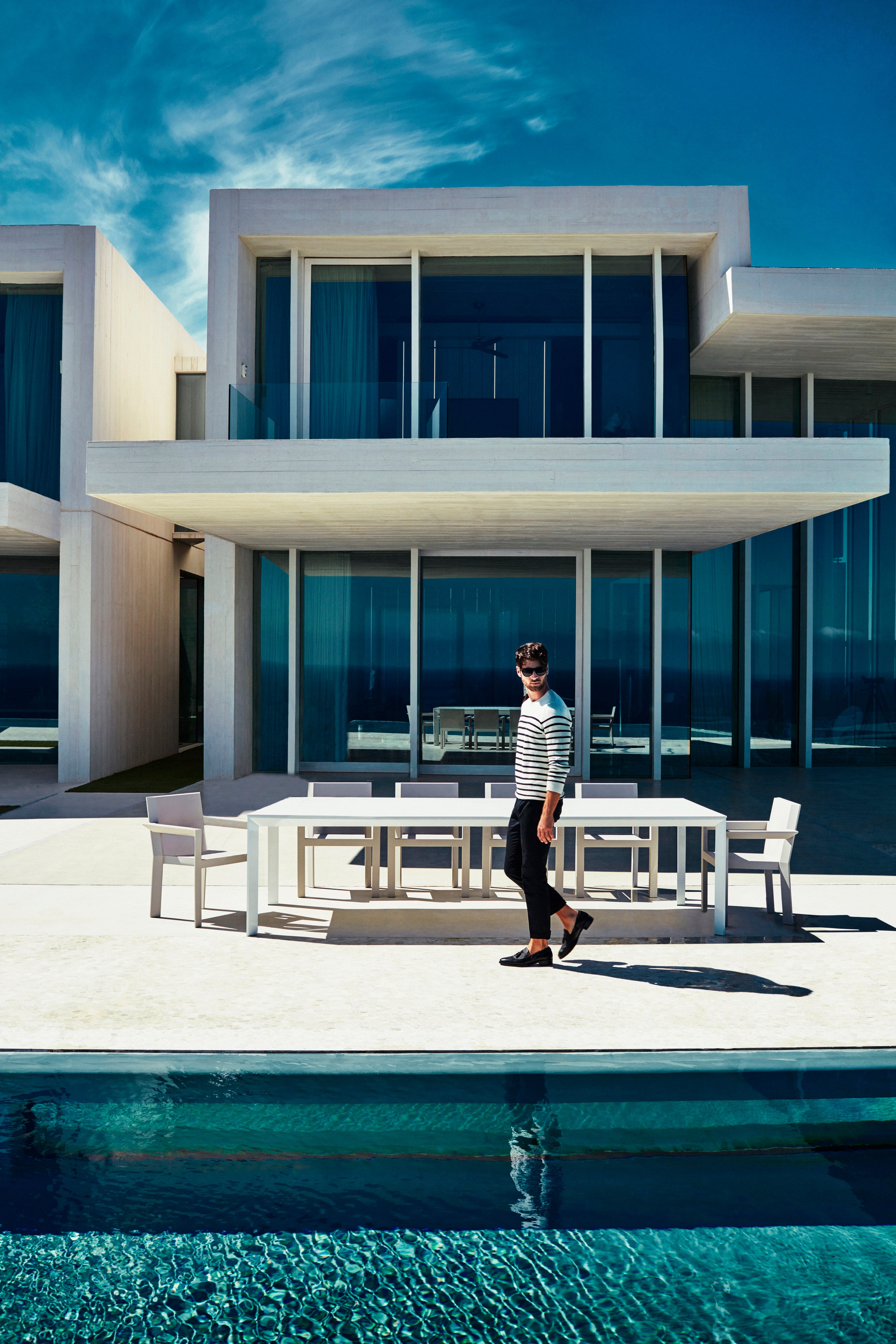 Frame Aluminium Table 90X90X74